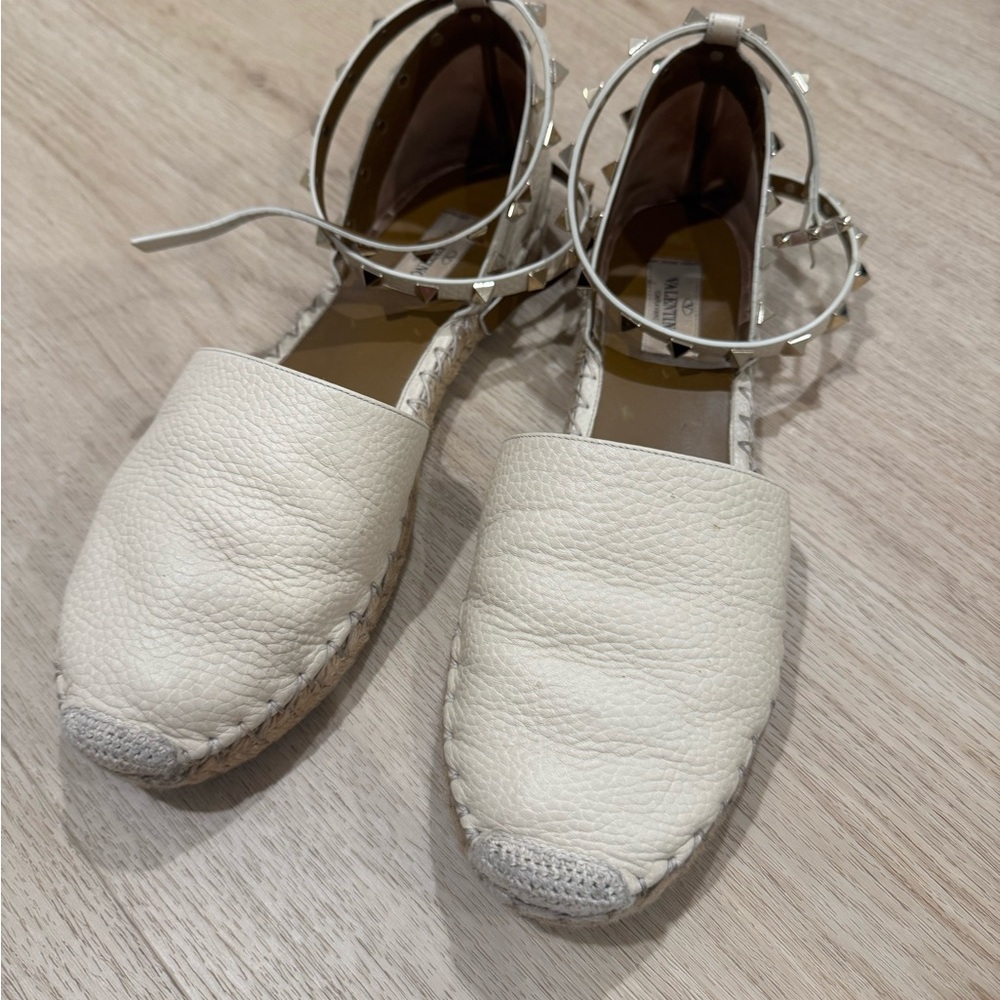 Valentino Garavani Cream Espadrille Flats with Studded Ankle Straps rockstud